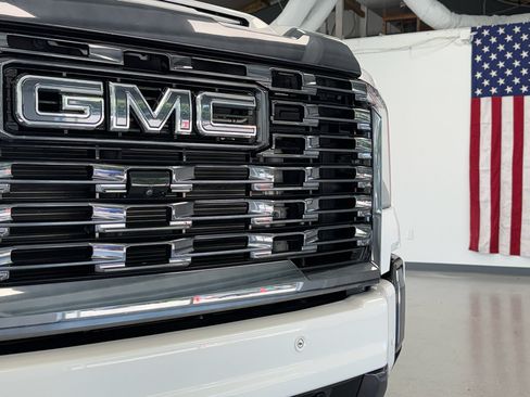 Used 2024 GMC Sierra 2500 Denali Ultimate AWD/4WD image 10