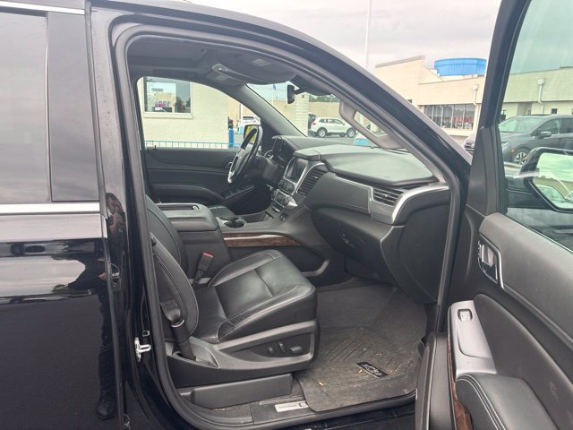 Used 2020 Chevrolet Suburban LT w/ Luxury Package AWD/4WD image 12