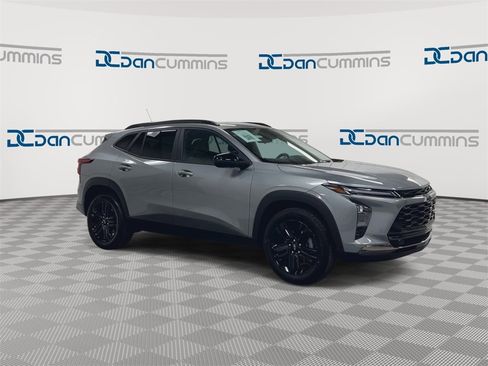 Used 2024 Chevrolet Trax ACTIV w/ Sunroof Package image 2