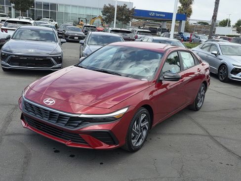 New 2025 Hyundai Elantra Sport image 13