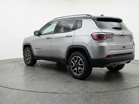 Used 2025 Jeep Compass Trailhawk AWD/4WD image 6