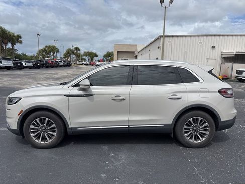 Used 2021 Lincoln Nautilus Reserve image 6