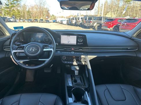 Used 2023 Hyundai Elantra Limited image 17