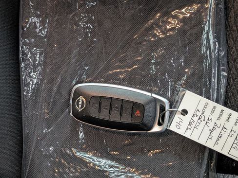 Used 2024 Nissan Rogue SV image 14