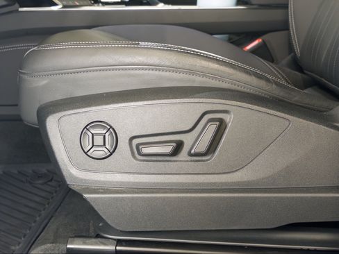 Used 2021 Audi e-tron Premium w/ Convenience Plus Package AWD/4WD image 8