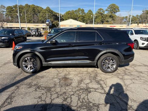 Used 2025 Ford Explorer Active w/ Active Comfort Package image 8