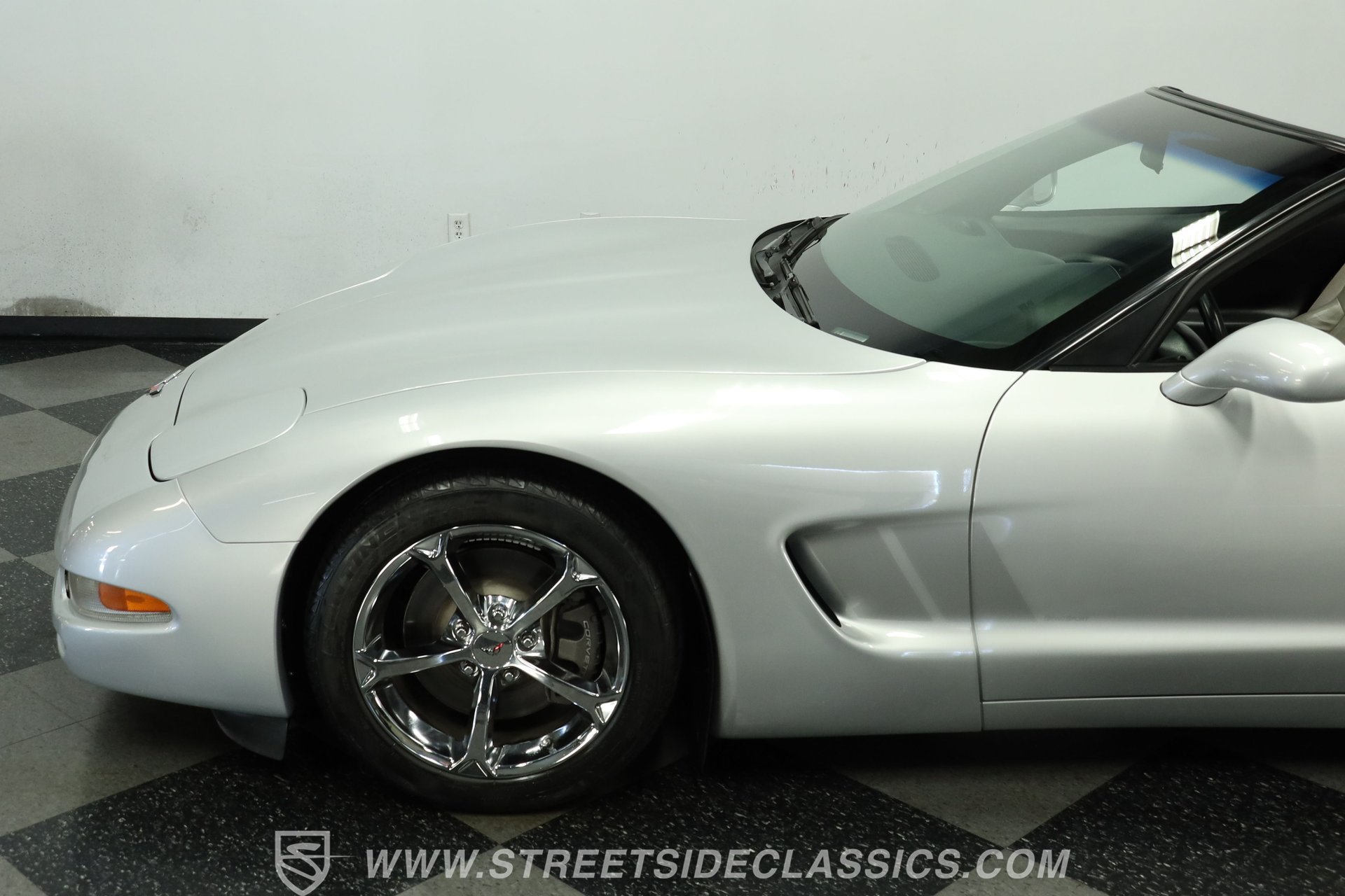 Used 1998 Chevrolet Corvette Coupe w/ Roof Pkg RWD image 22