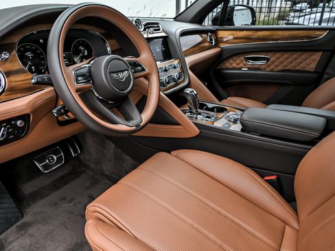 Used 2022 Bentley Bentayga AWD/4WD image 20