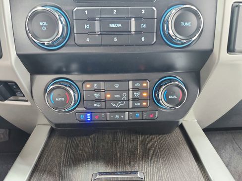 Used 2021 Ford F350 Lariat AWD/4WD image 35