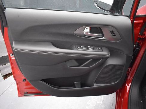 New 2026 Chrysler Pacifica Select image 13