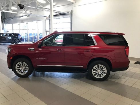 Used 2024 GMC Yukon SLT w/ SLT Luxury Package AWD/4WD image 2