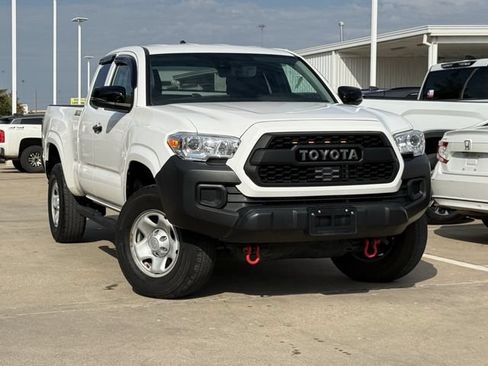 Used 2022 Toyota Tacoma SR RWD image 2