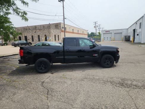 Used 2017 Chevrolet Silverado 1500 LT w/ Midnight Edition AWD/4WD image 13