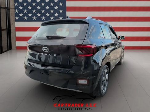 Used 2022 Hyundai Venue SEL FWD image 7