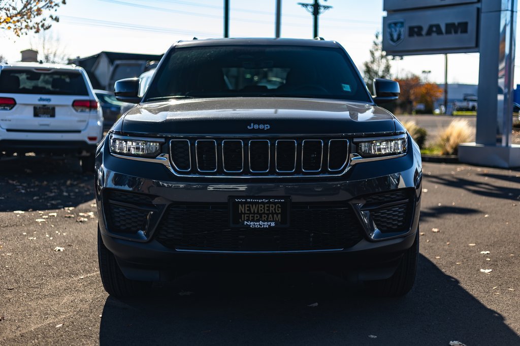 New 2025 Jeep Grand Cherokee Laredo X w/ Trailer Tow Package AWD/4WD image 5