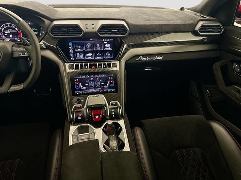 Used 2023 Lamborghini Urus Performante AWD/4WD image 25