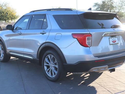 Used 2022 Ford Explorer XLT w/ Equipment Group 202A image 7