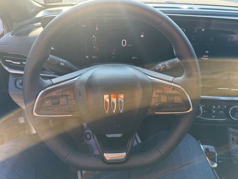 Used 2025 Buick Envista Sport Touring w/ Convenience II Package FWD image 14