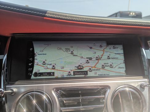 Used 2018 Rolls-Royce Dawn image 22