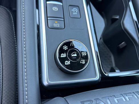 New 2026 Nissan Pathfinder SL AWD/4WD image 35