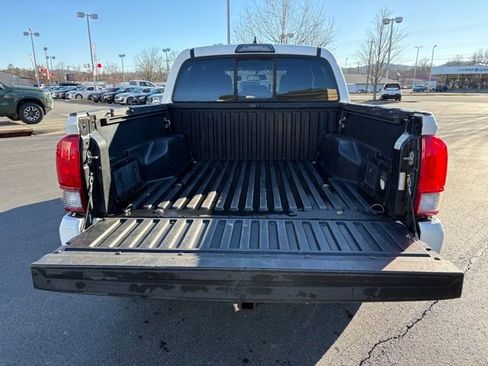 Used 2016 Toyota Tacoma TRD Sport w/ Towing Package image 24