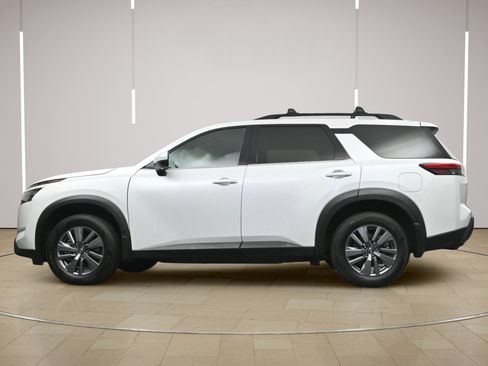 Certified 2025 Nissan Pathfinder SV FWD image 29