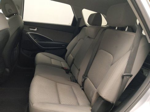 Used 2017 Hyundai Santa Fe SE image 18