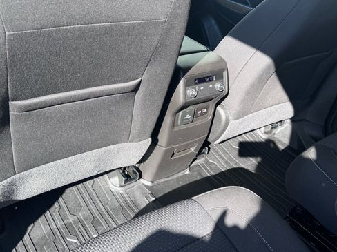 Used 2023 GMC Acadia SLE w/ Driver Convenience Package image 21