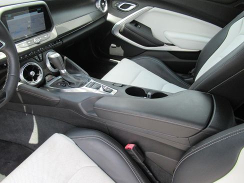 Used 2016 Chevrolet Camaro LT RWD image 17