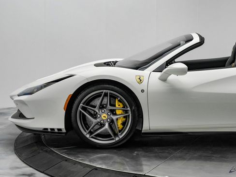 Used 2022 Ferrari F8 Tributo image 11
