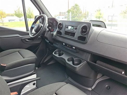 Used 2025 Mercedes-Benz Sprinter 2500 image 12