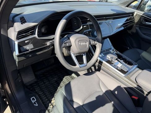 Used 2025 Audi Q7 2.0T Premium w/ Convenience Plus Package AWD/4WD image 17