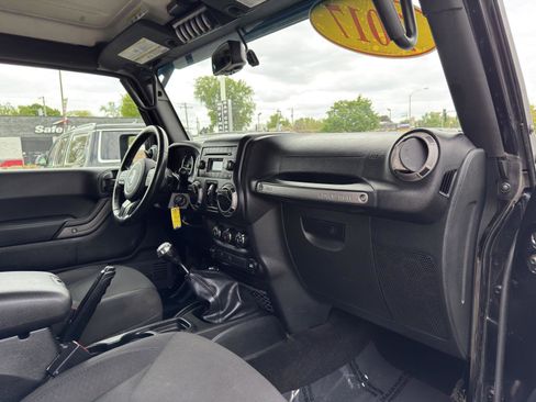 Used 2017 Jeep Wrangler Unlimited Sport w/ Quick Order Package 23S AWD/4WD image 40