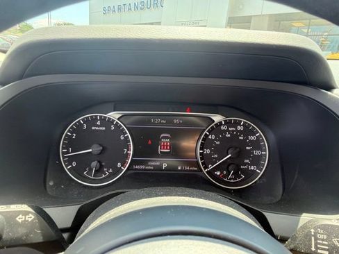 Used 2025 Nissan Pathfinder S FWD image 15