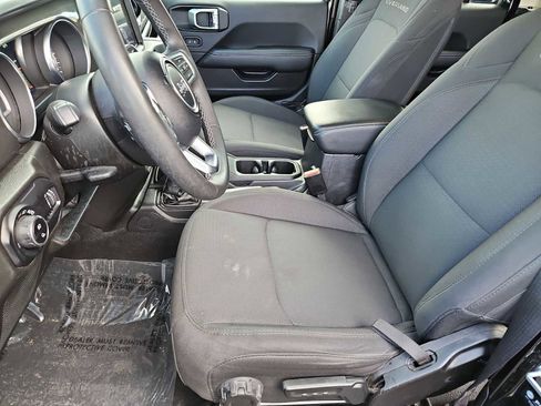 Used 2023 Jeep Gladiator Overland image 16