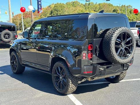 Used 2023 Land Rover Defender 110 X-Dynamic SE image 5