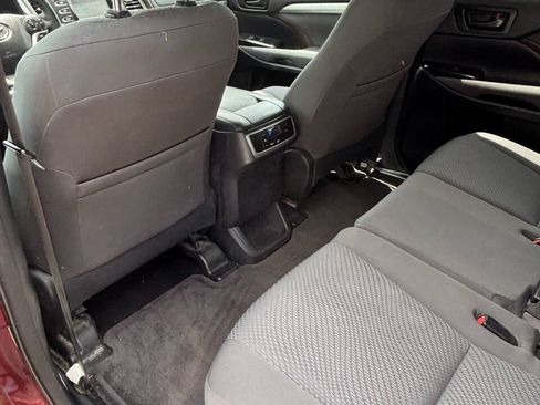 Used 2015 Toyota Highlander LE FWD image 25