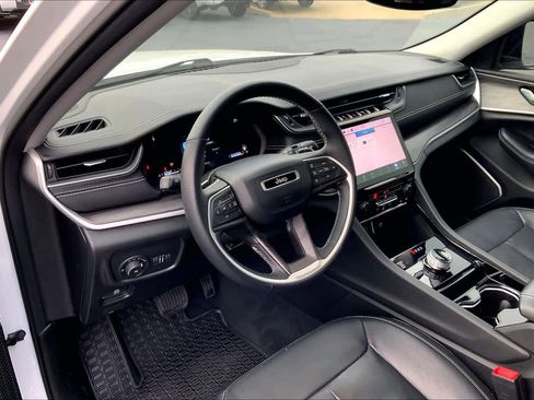 Used 2022 Jeep Grand Cherokee L Limited image 18