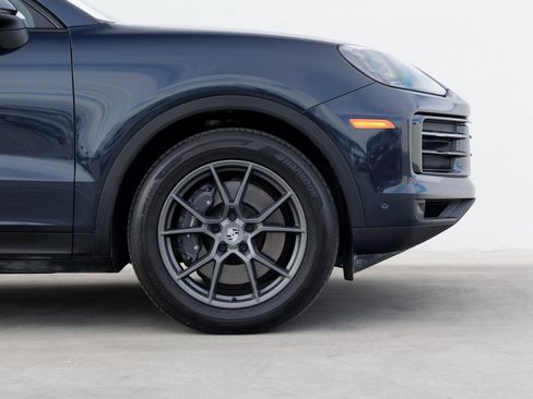 Used 2025 Porsche Cayenne Coupe image 11