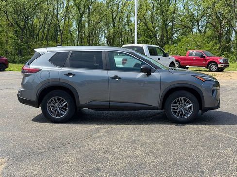 Used 2024 Nissan Rogue S AWD/4WD image 8
