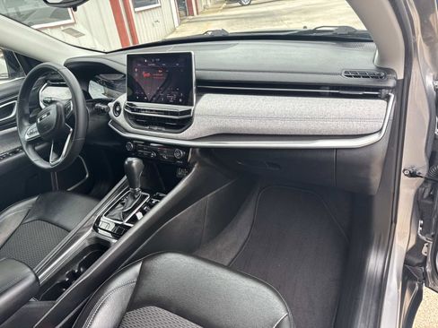 Certified 2022 Jeep Compass Latitude image 12