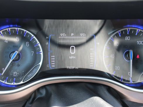 Used 2023 Chrysler Voyager LX FWD image 13