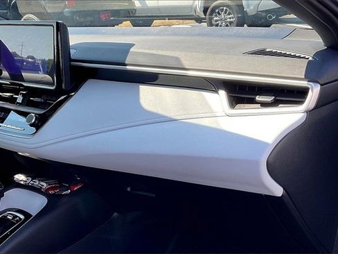 Used 2025 Toyota Corolla SE image 16