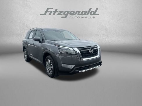 Used 2025 Nissan Pathfinder SL image 1