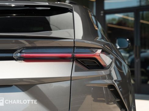 Used 2021 Lamborghini Urus AWD/4WD image 15