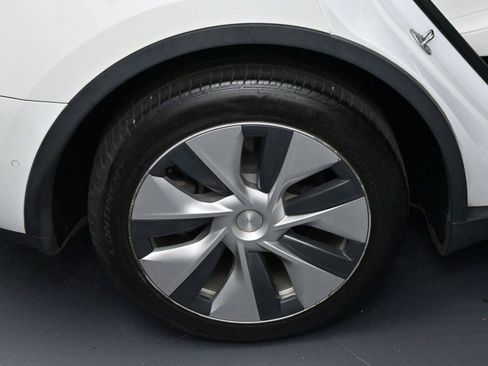 Used 2021 Tesla Model Y Long Range image 28