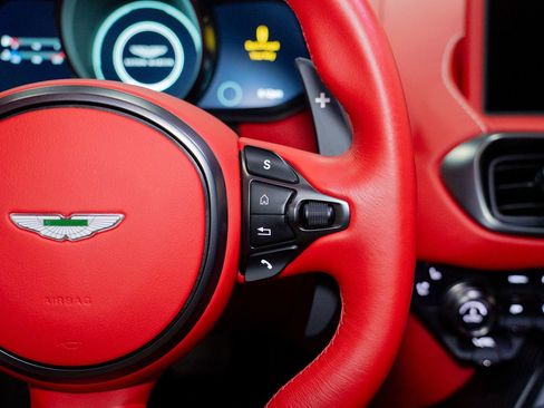 Used 2019 Aston Martin V8 Vantage Coupe image 36