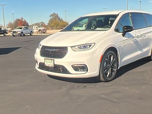 New 2026 Chrysler Pacifica Select image 7