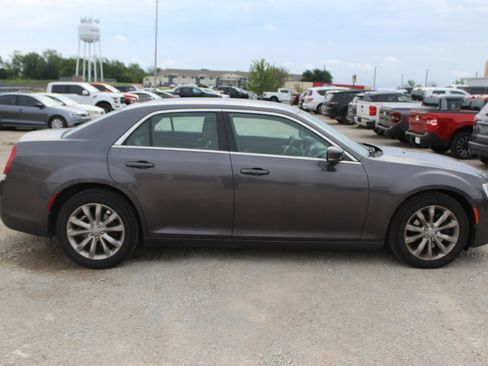 Used 2015 Chrysler 300 Limited w/ 300 Premium Group AWD/4WD image 7