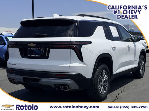 Used 2025 Chevrolet Traverse LT FWD image 6